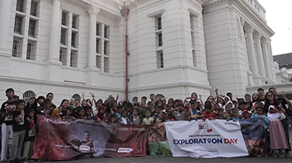 Bank DBS Indonesia Ajak Anak Pekerja Sampah Jelajahi Sejarah Kota Tua Jakarta